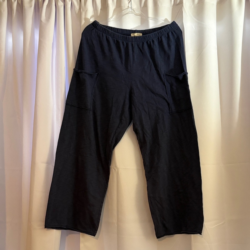 Escape by Habitat crop womens Navy